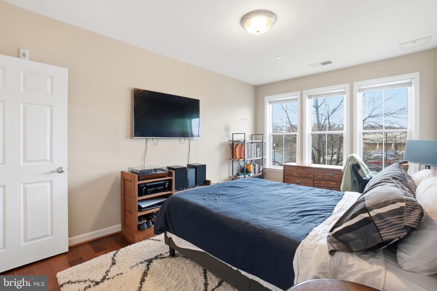 2101 N MONROE ST #201, ARLINGTON, Virginia 22207, 2 Bedrooms Bedrooms, ,2 BathroomsBathrooms,Residential,For sale,2101 N MONROE ST #201,VAAR2068922 MLS # VAAR2068922