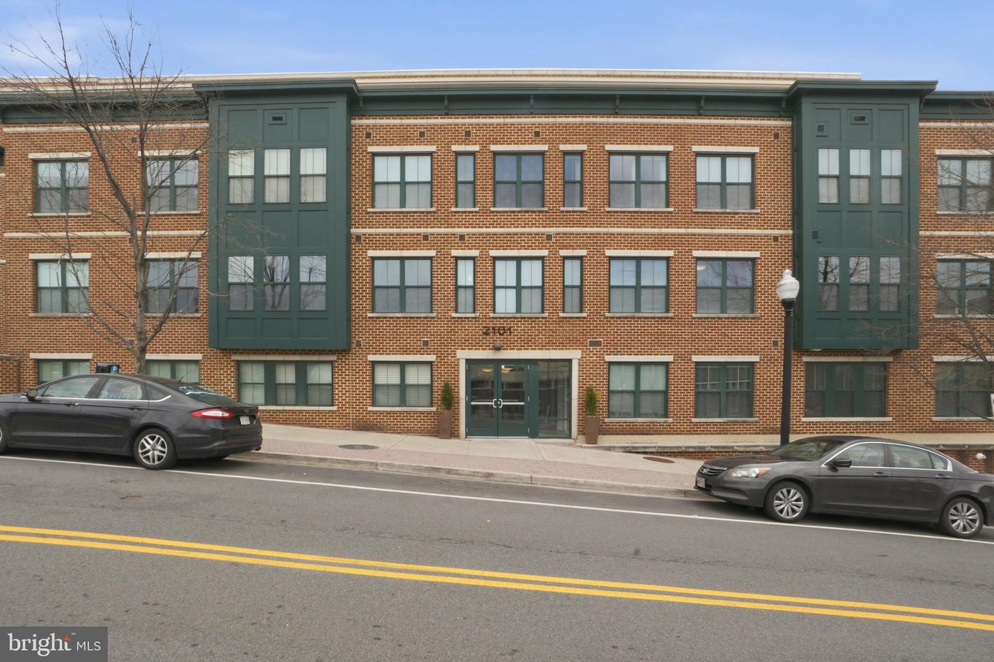 2101 N MONROE ST #201, ARLINGTON, Virginia 22207, 2 Bedrooms Bedrooms, ,2 BathroomsBathrooms,Residential,For sale,2101 N MONROE ST #201,VAAR2068922 MLS # VAAR2068922