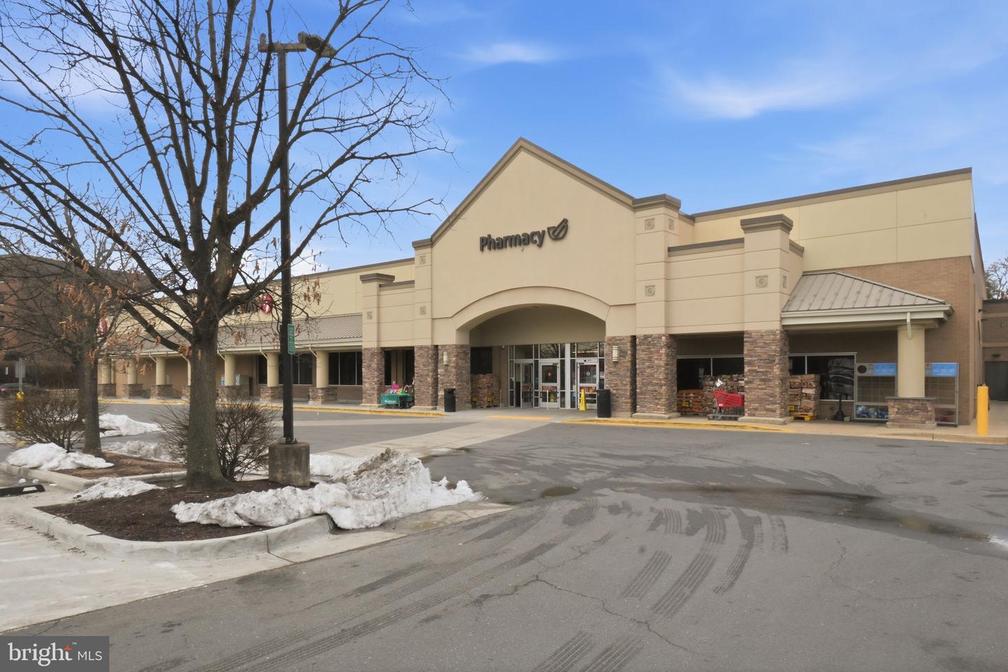 2101 N MONROE ST #201, ARLINGTON, Virginia 22207, 2 Bedrooms Bedrooms, ,2 BathroomsBathrooms,Residential,For sale,2101 N MONROE ST #201,VAAR2068922 MLS # VAAR2068922