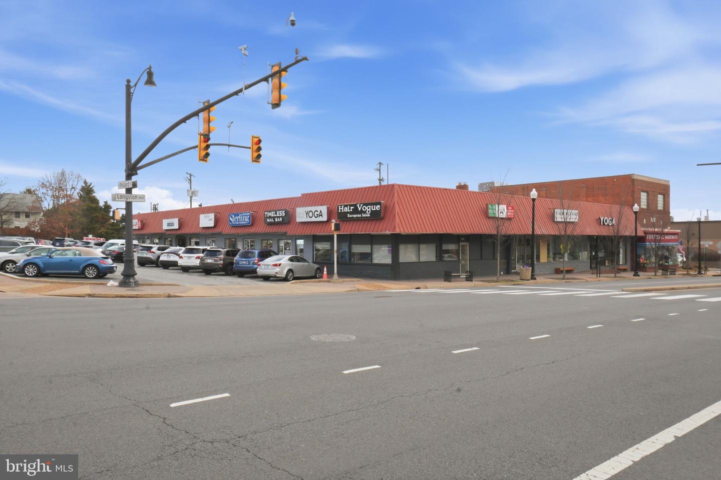 2101 N MONROE ST #201, ARLINGTON, Virginia 22207, 2 Bedrooms Bedrooms, ,2 BathroomsBathrooms,Residential,For sale,2101 N MONROE ST #201,VAAR2068922 MLS # VAAR2068922