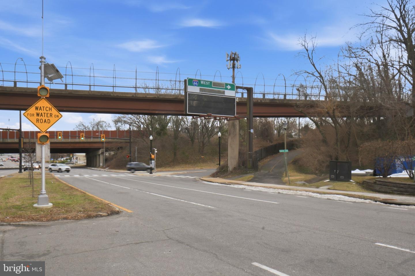 2101 N MONROE ST #201, ARLINGTON, Virginia 22207, 2 Bedrooms Bedrooms, ,2 BathroomsBathrooms,Residential,For sale,2101 N MONROE ST #201,VAAR2068922 MLS # VAAR2068922