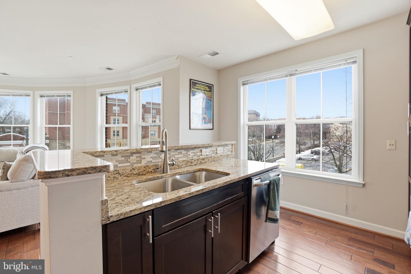 2101 N MONROE ST #201, ARLINGTON, Virginia 22207, 2 Bedrooms Bedrooms, ,2 BathroomsBathrooms,Residential,For sale,2101 N MONROE ST #201,VAAR2068922 MLS # VAAR2068922