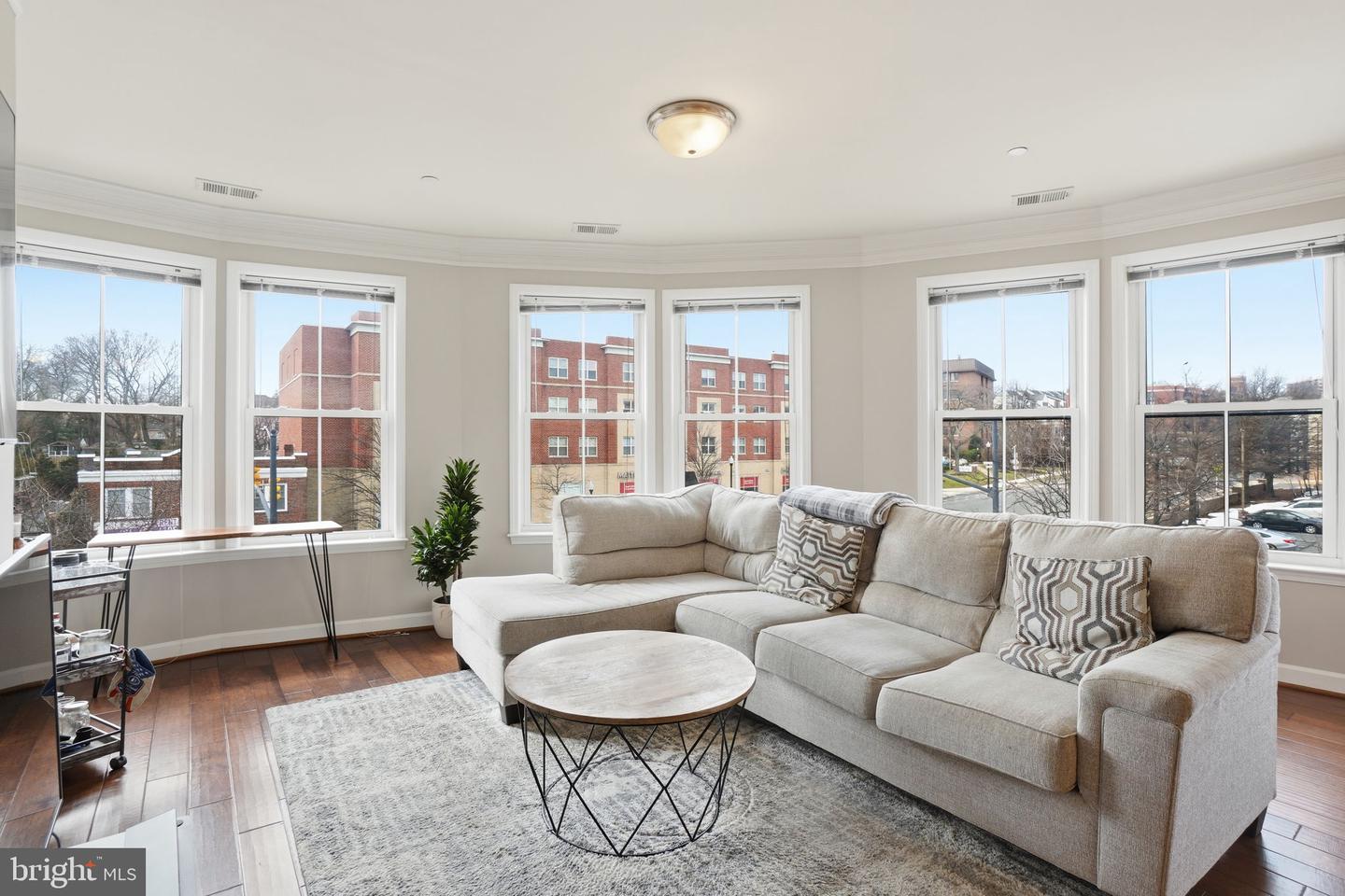 2101 N MONROE ST #201, ARLINGTON, Virginia 22207, 2 Bedrooms Bedrooms, ,2 BathroomsBathrooms,Residential,For sale,2101 N MONROE ST #201,VAAR2068922 MLS # VAAR2068922