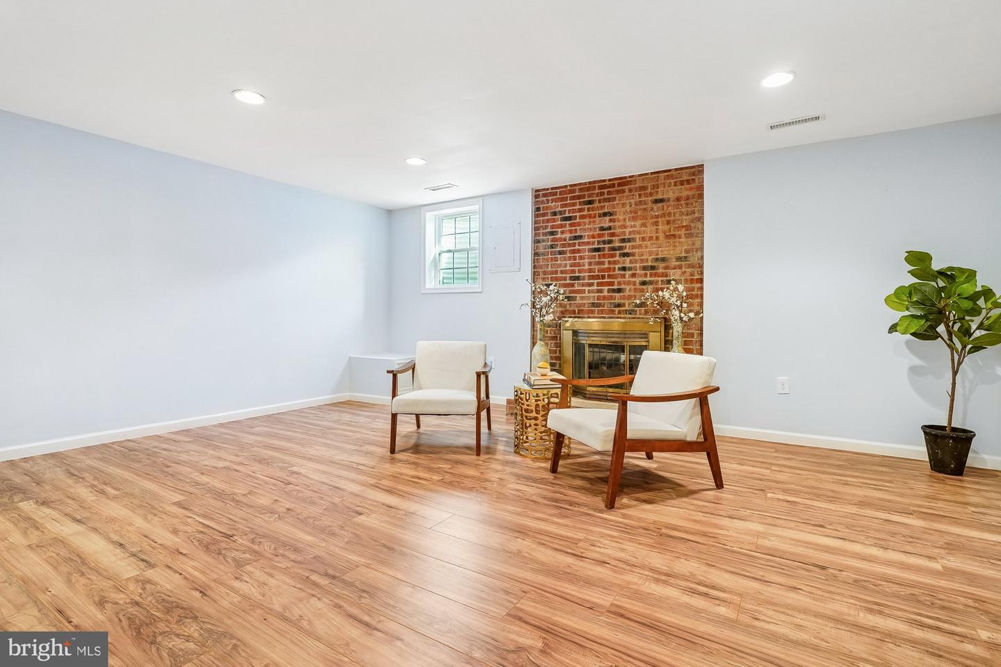 8826 SURVEYORS PL, SPRINGFIELD, Virginia 22152, 3 Bedrooms Bedrooms, ,2 BathroomsBathrooms,Residential,For sale,8826 SURVEYORS PL,VAFX2291214 MLS # VAFX2291214