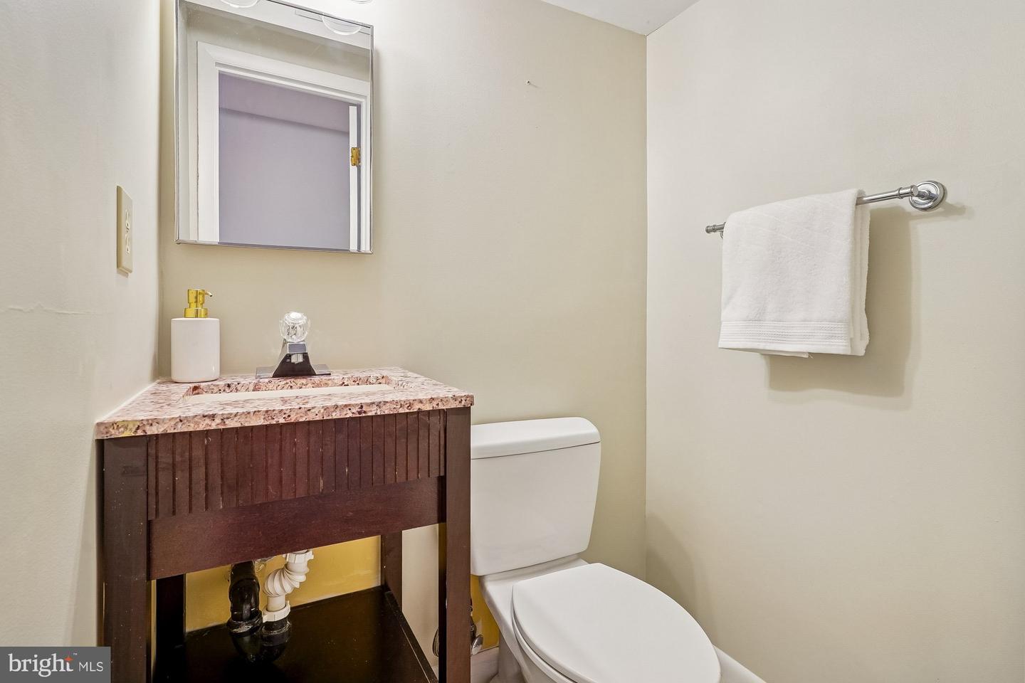 8826 SURVEYORS PL, SPRINGFIELD, Virginia 22152, 3 Bedrooms Bedrooms, ,2 BathroomsBathrooms,Residential,For sale,8826 SURVEYORS PL,VAFX2291214 MLS # VAFX2291214