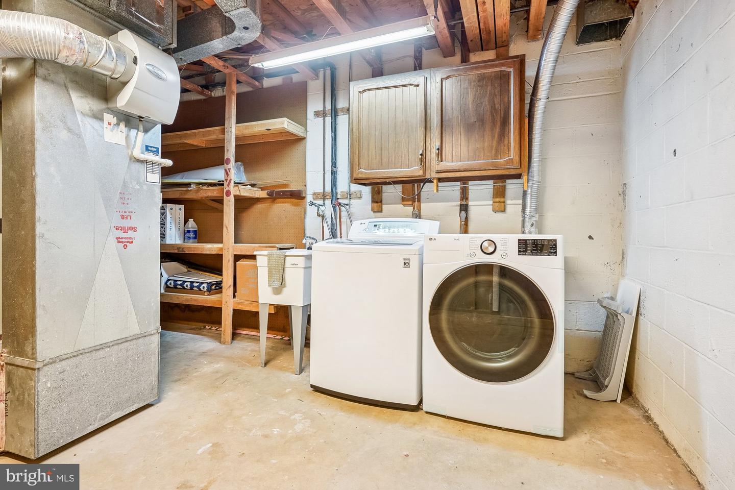 8826 SURVEYORS PL, SPRINGFIELD, Virginia 22152, 3 Bedrooms Bedrooms, ,2 BathroomsBathrooms,Residential,For sale,8826 SURVEYORS PL,VAFX2291214 MLS # VAFX2291214