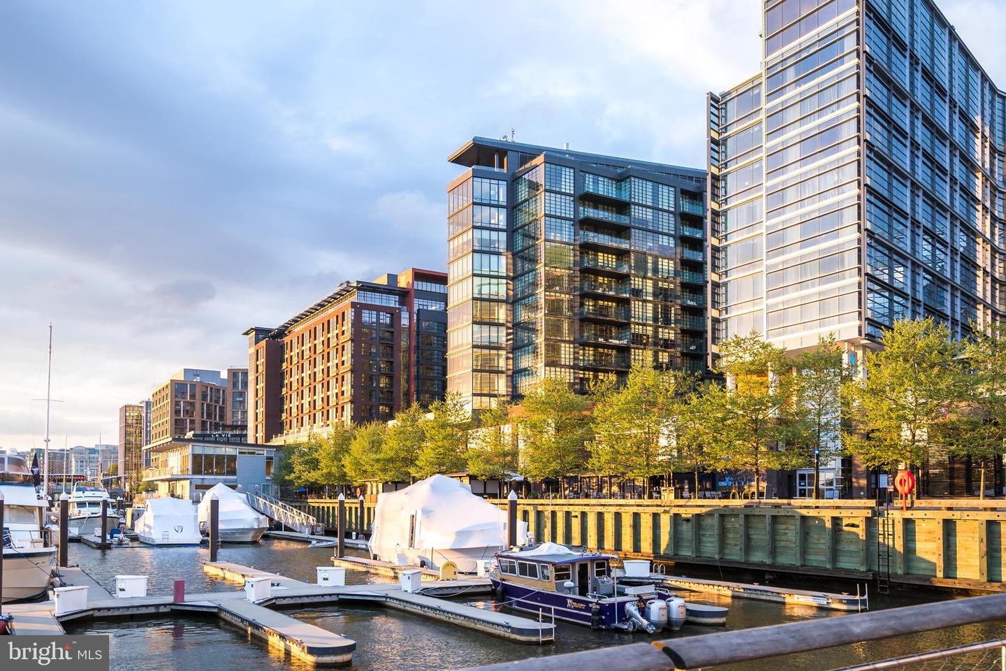 45 SUTTON SQ SW #403, WASHINGTON, District Of Columbia 20024, 3 Bedrooms Bedrooms, ,2 BathroomsBathrooms,Residential,For sale,45 SUTTON SQ SW #403,DCDC2246370 MLS # DCDC2246370