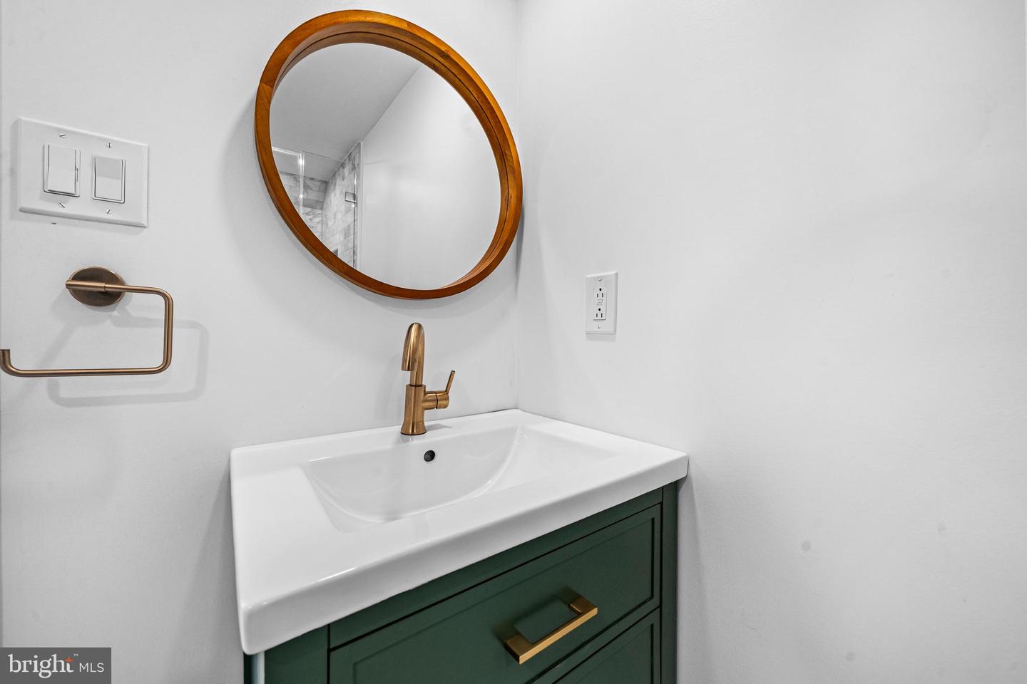 6909 CHELSEA RD, MCLEAN, Virginia 22101, 4 Bedrooms Bedrooms, ,4 BathroomsBathrooms,Residential,For sale,6909 CHELSEA RD,VAFX2291272 MLS # VAFX2291272