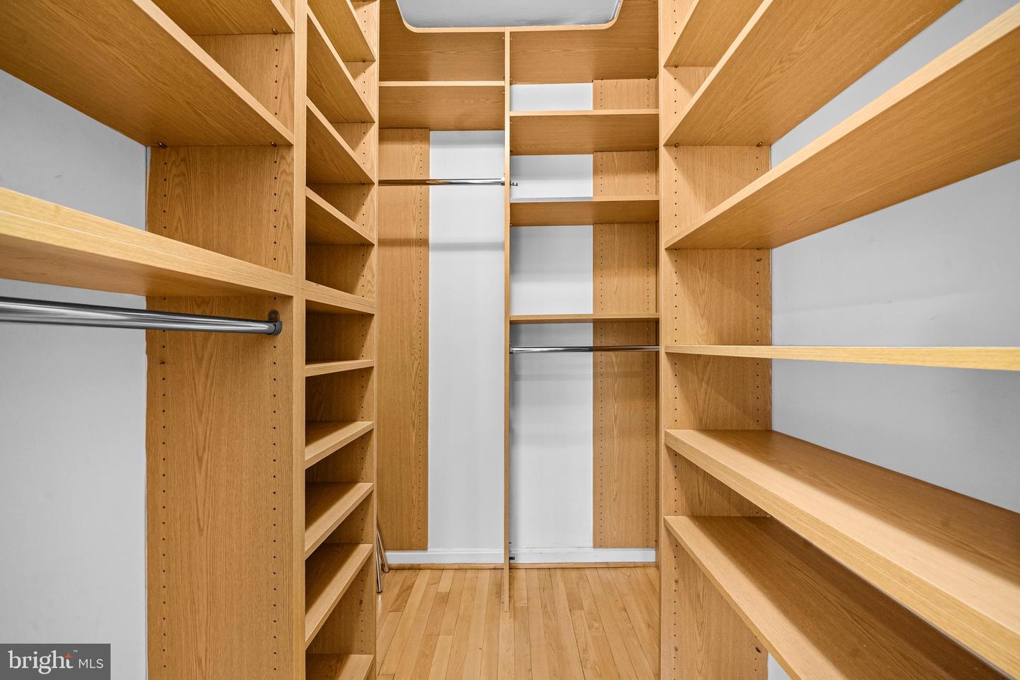 6909 CHELSEA RD, MCLEAN, Virginia 22101, 4 Bedrooms Bedrooms, ,4 BathroomsBathrooms,Residential,For sale,6909 CHELSEA RD,VAFX2291272 MLS # VAFX2291272