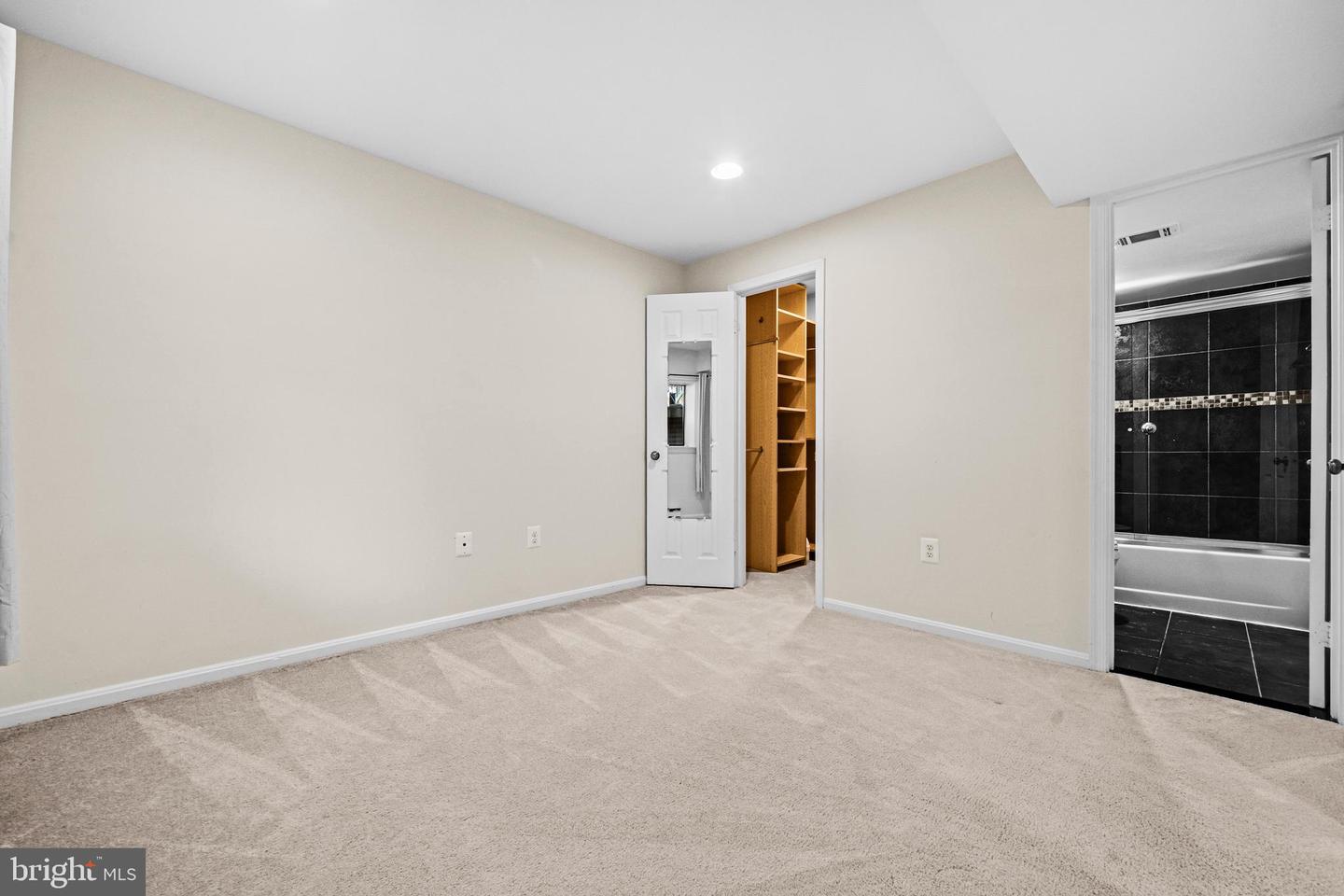 6909 CHELSEA RD, MCLEAN, Virginia 22101, 4 Bedrooms Bedrooms, ,4 BathroomsBathrooms,Residential,For sale,6909 CHELSEA RD,VAFX2291272 MLS # VAFX2291272