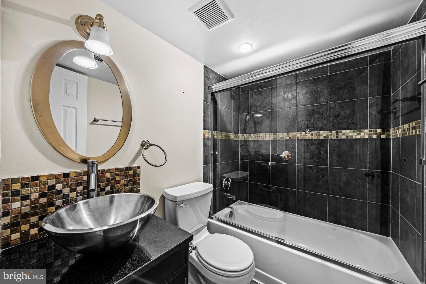 6909 CHELSEA RD, MCLEAN, Virginia 22101, 4 Bedrooms Bedrooms, ,4 BathroomsBathrooms,Residential,For sale,6909 CHELSEA RD,VAFX2291272 MLS # VAFX2291272