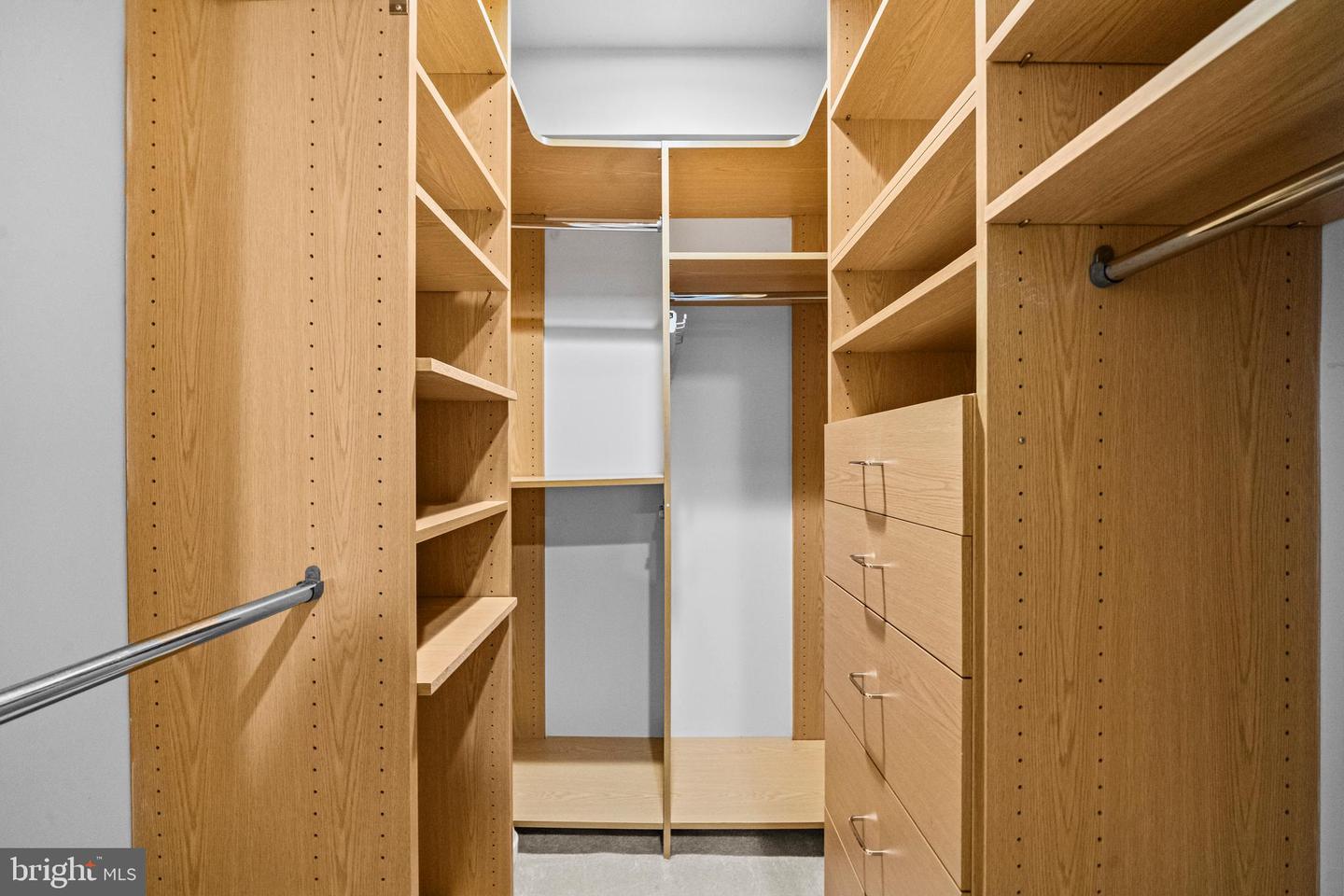 6909 CHELSEA RD, MCLEAN, Virginia 22101, 4 Bedrooms Bedrooms, ,4 BathroomsBathrooms,Residential,For sale,6909 CHELSEA RD,VAFX2291272 MLS # VAFX2291272