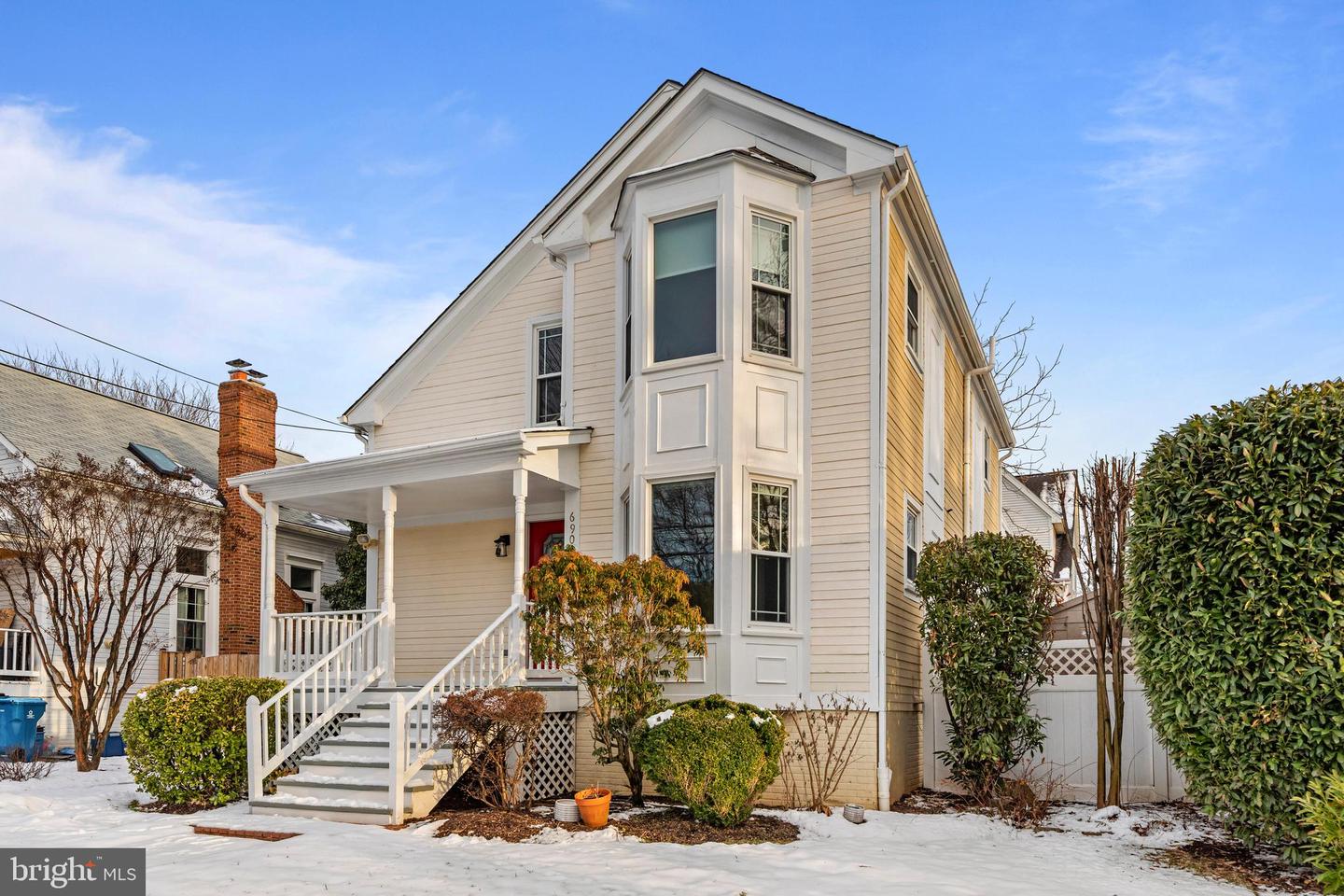 6909 CHELSEA RD, MCLEAN, Virginia 22101, 4 Bedrooms Bedrooms, ,4 BathroomsBathrooms,Residential,For sale,6909 CHELSEA RD,VAFX2291272 MLS # VAFX2291272