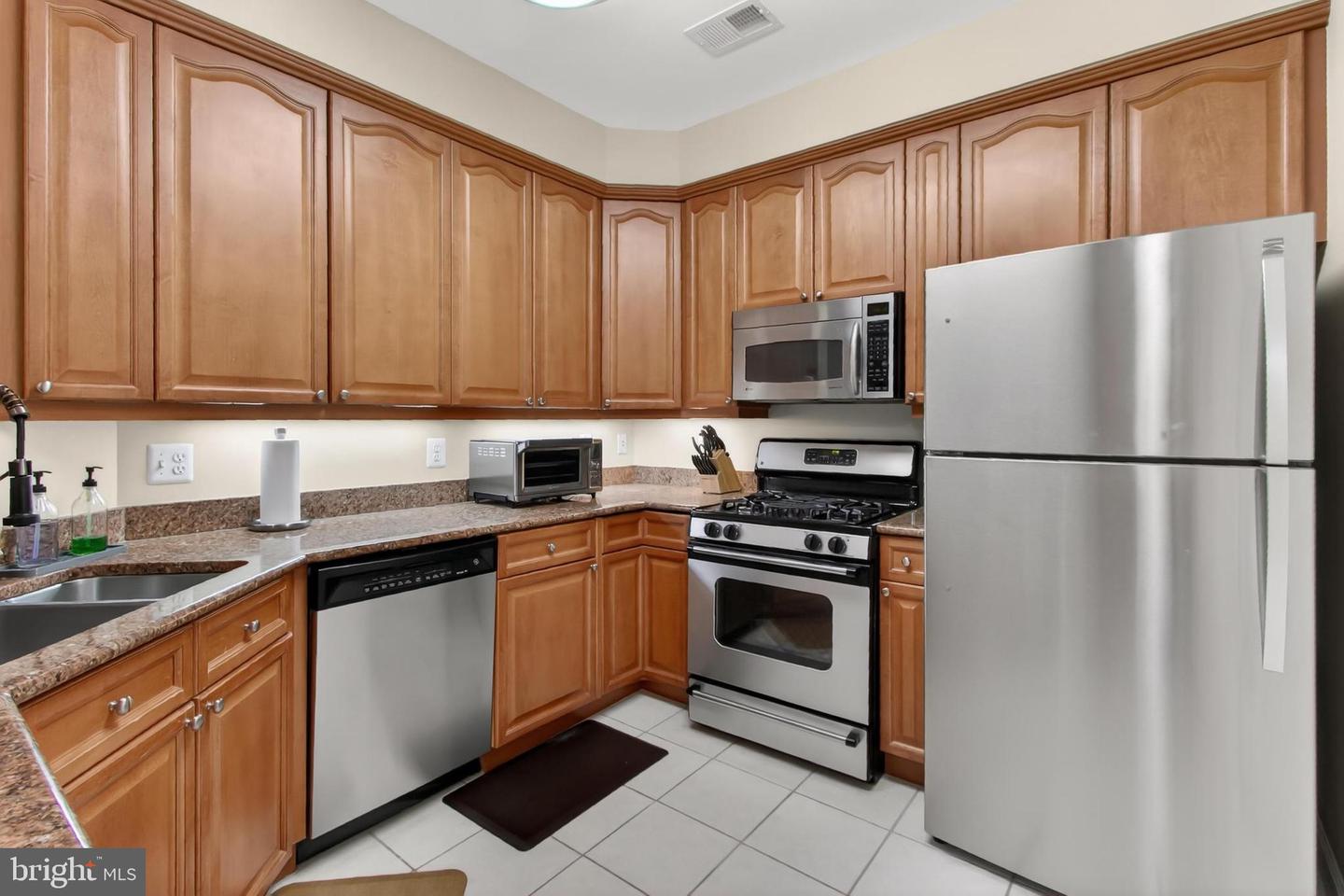 440 BELMONT BAY DR #305, WOODBRIDGE, Virginia 22191, 2 Bedrooms Bedrooms, ,2 BathroomsBathrooms,Residential,For sale,440 BELMONT BAY DR #305,VAPW2112594 MLS # VAPW2112594