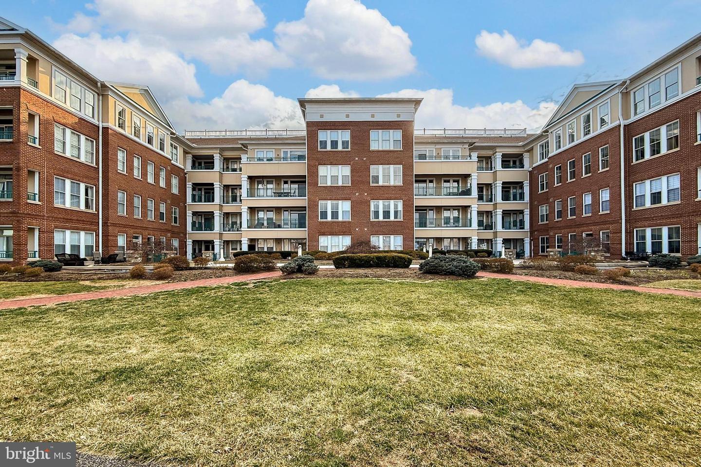440 BELMONT BAY DR #305, WOODBRIDGE, Virginia 22191, 2 Bedrooms Bedrooms, ,2 BathroomsBathrooms,Residential,For sale,440 BELMONT BAY DR #305,VAPW2112594 MLS # VAPW2112594