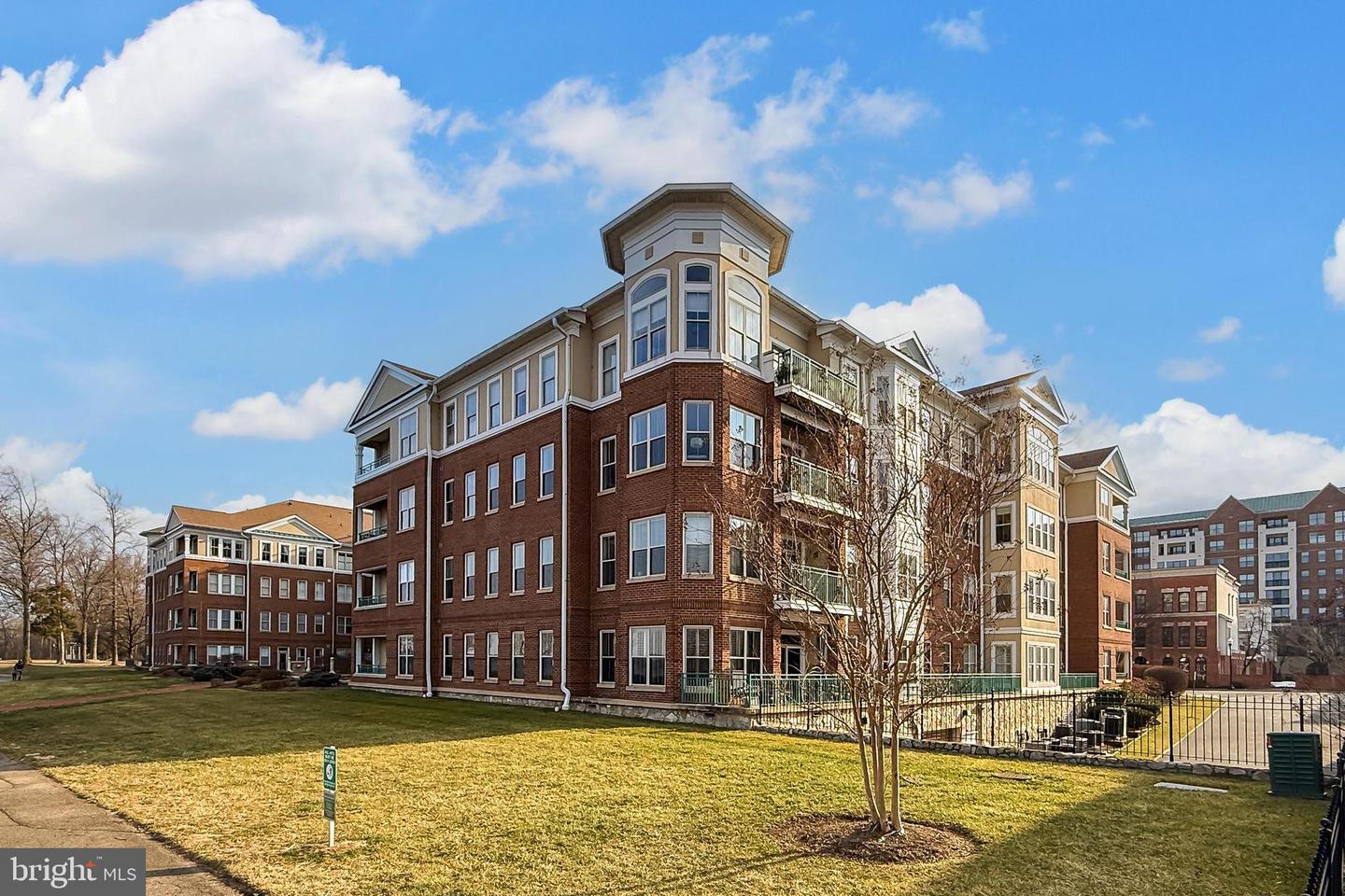 440 BELMONT BAY DR #305, WOODBRIDGE, Virginia 22191, 2 Bedrooms Bedrooms, ,2 BathroomsBathrooms,Residential,For sale,440 BELMONT BAY DR #305,VAPW2112594 MLS # VAPW2112594