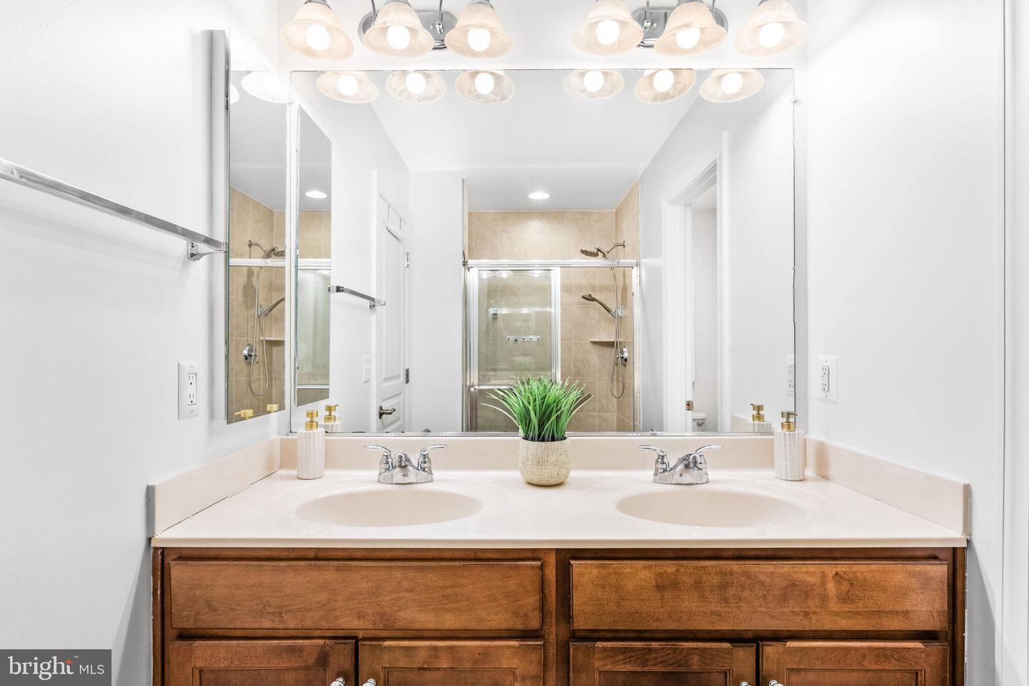 6262 SUMMIT POINT CT, ALEXANDRIA, Virginia 22310, 3 Bedrooms Bedrooms, ,2 BathroomsBathrooms,Residential,For sale,6262 SUMMIT POINT CT,VAFX2291410 MLS # VAFX2291410