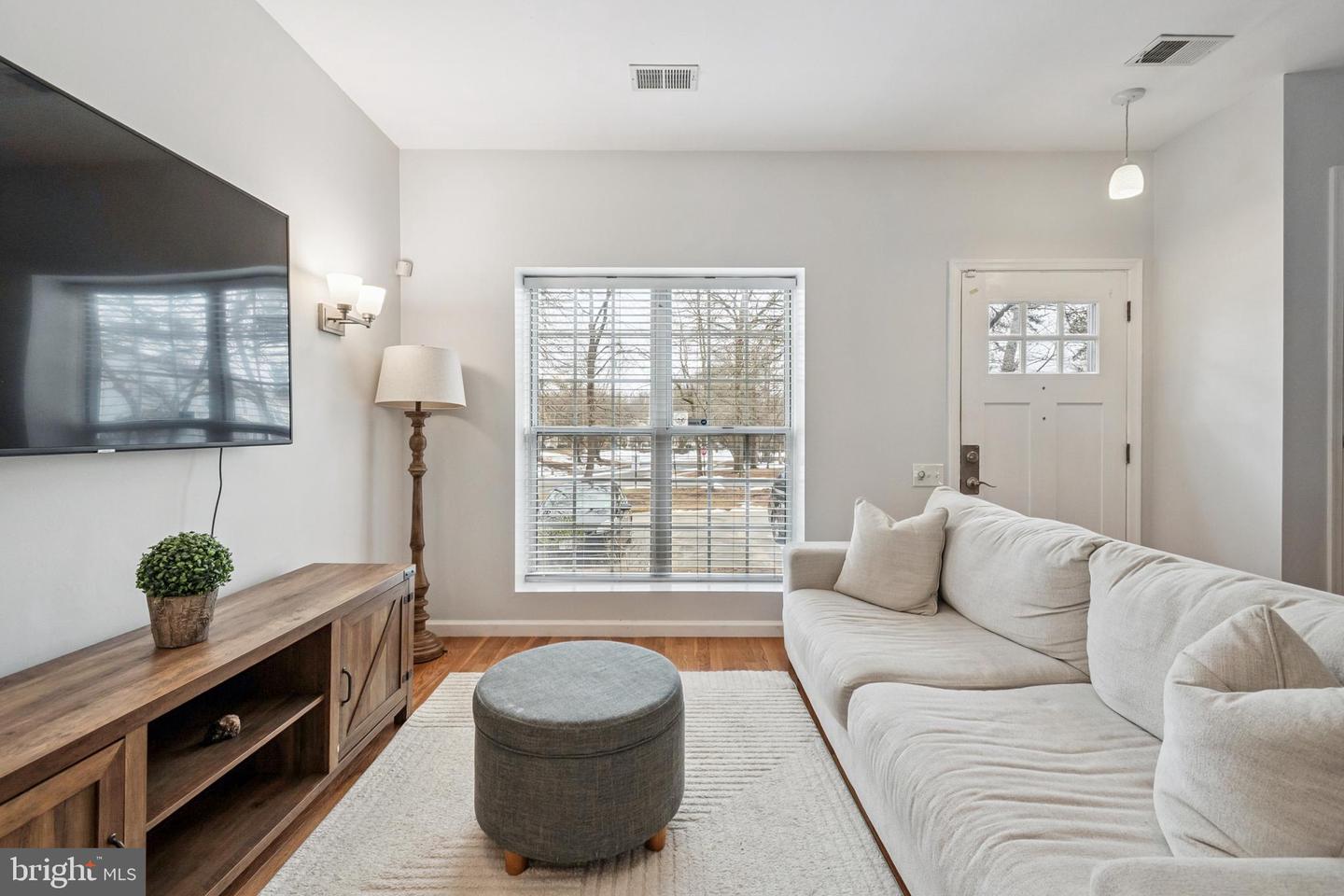 7104 COLD SPRING CT, ALEXANDRIA, Virginia 22306, 2 Bedrooms Bedrooms, ,1 BathroomBathrooms,Residential,For sale,7104 COLD SPRING CT,VAFX2291468 MLS # VAFX2291468