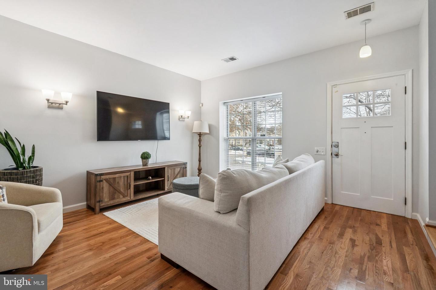 7104 COLD SPRING CT, ALEXANDRIA, Virginia 22306, 2 Bedrooms Bedrooms, ,1 BathroomBathrooms,Residential,For sale,7104 COLD SPRING CT,VAFX2291468 MLS # VAFX2291468