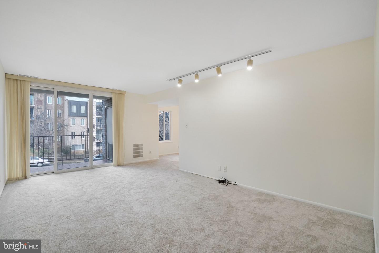 5020 7TH RD S #102, ARLINGTON, Virginia 22204, 2 Bedrooms Bedrooms, ,1 BathroomBathrooms,Residential,For sale,5020 7TH RD S #102,VAAR2069002 MLS # VAAR2069002