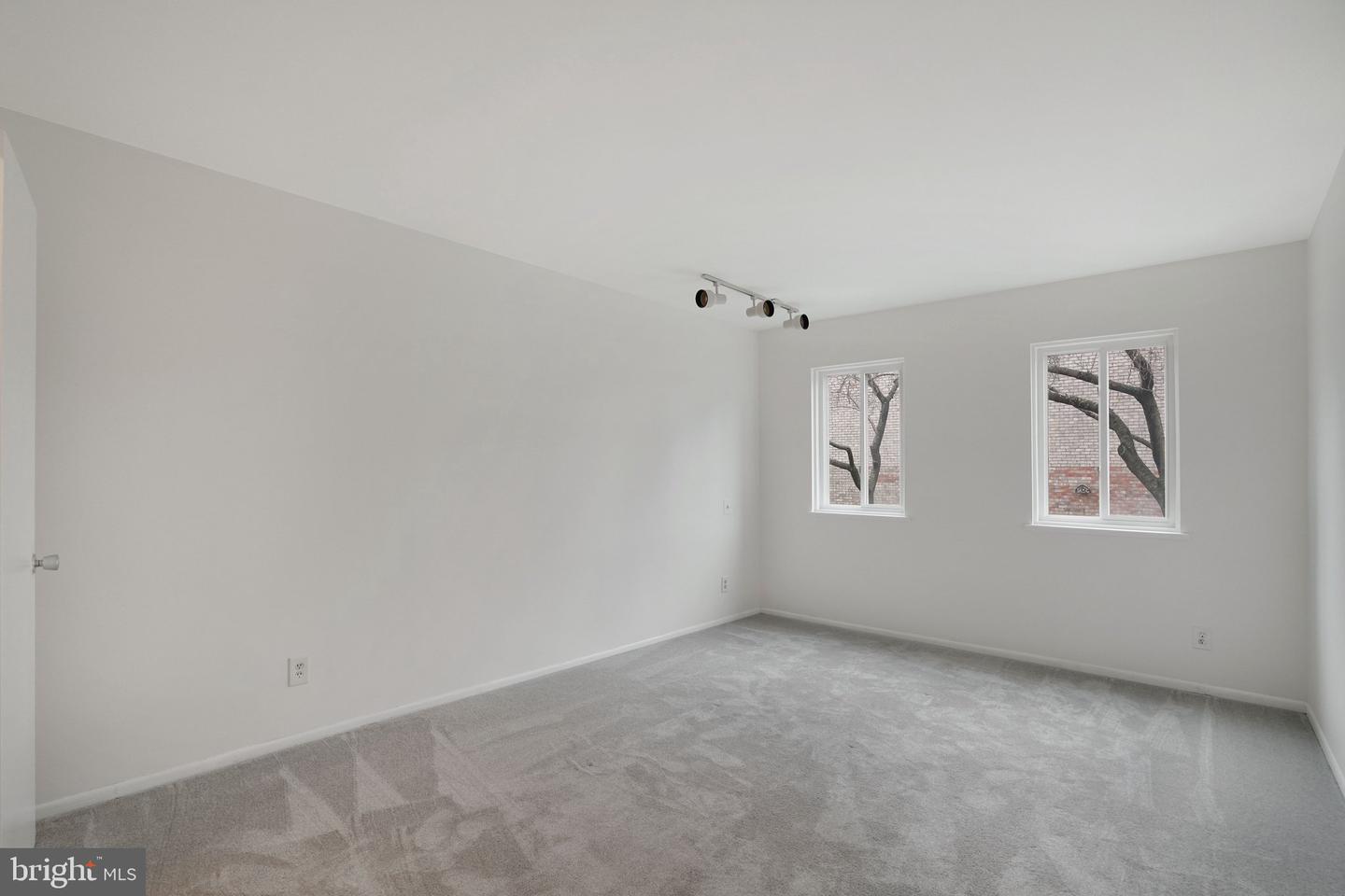 5020 7TH RD S #102, ARLINGTON, Virginia 22204, 2 Bedrooms Bedrooms, ,1 BathroomBathrooms,Residential,For sale,5020 7TH RD S #102,VAAR2069002 MLS # VAAR2069002