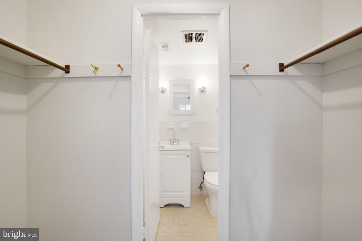 5020 7TH RD S #102, ARLINGTON, Virginia 22204, 2 Bedrooms Bedrooms, ,1 BathroomBathrooms,Residential,For sale,5020 7TH RD S #102,VAAR2069002 MLS # VAAR2069002