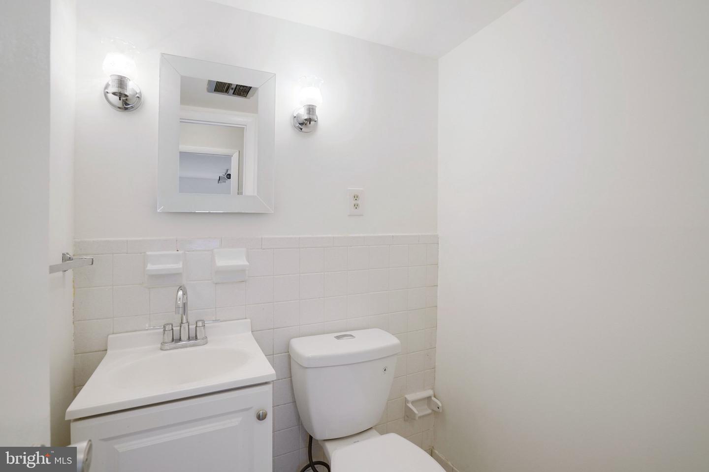 5020 7TH RD S #102, ARLINGTON, Virginia 22204, 2 Bedrooms Bedrooms, ,1 BathroomBathrooms,Residential,For sale,5020 7TH RD S #102,VAAR2069002 MLS # VAAR2069002