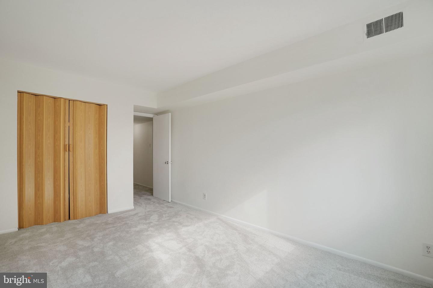 5020 7TH RD S #102, ARLINGTON, Virginia 22204, 2 Bedrooms Bedrooms, ,1 BathroomBathrooms,Residential,For sale,5020 7TH RD S #102,VAAR2069002 MLS # VAAR2069002