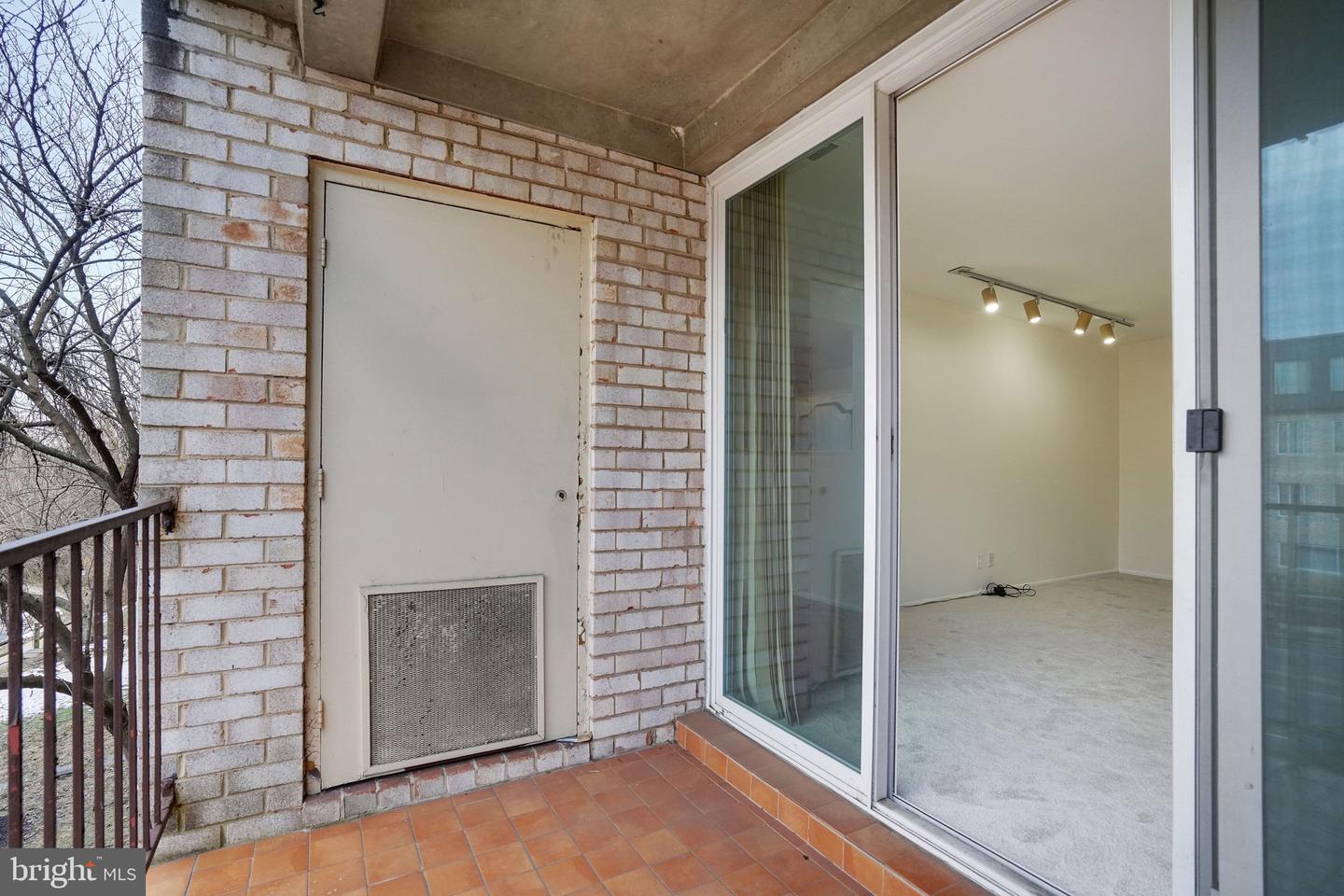 5020 7TH RD S #102, ARLINGTON, Virginia 22204, 2 Bedrooms Bedrooms, ,1 BathroomBathrooms,Residential,For sale,5020 7TH RD S #102,VAAR2069002 MLS # VAAR2069002