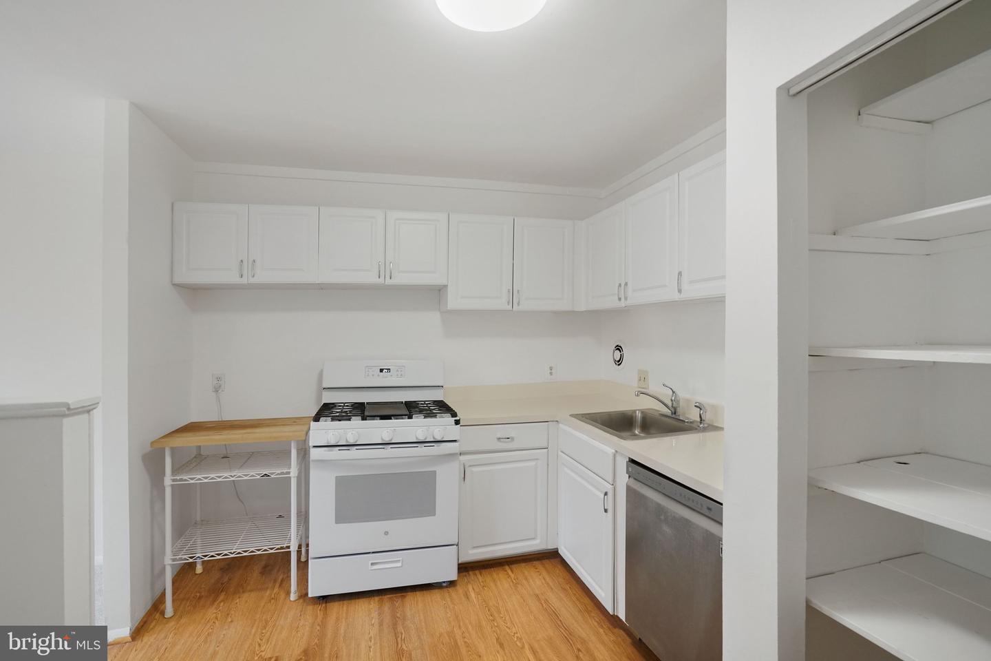 5020 7TH RD S #102, ARLINGTON, Virginia 22204, 2 Bedrooms Bedrooms, ,1 BathroomBathrooms,Residential,For sale,5020 7TH RD S #102,VAAR2069002 MLS # VAAR2069002