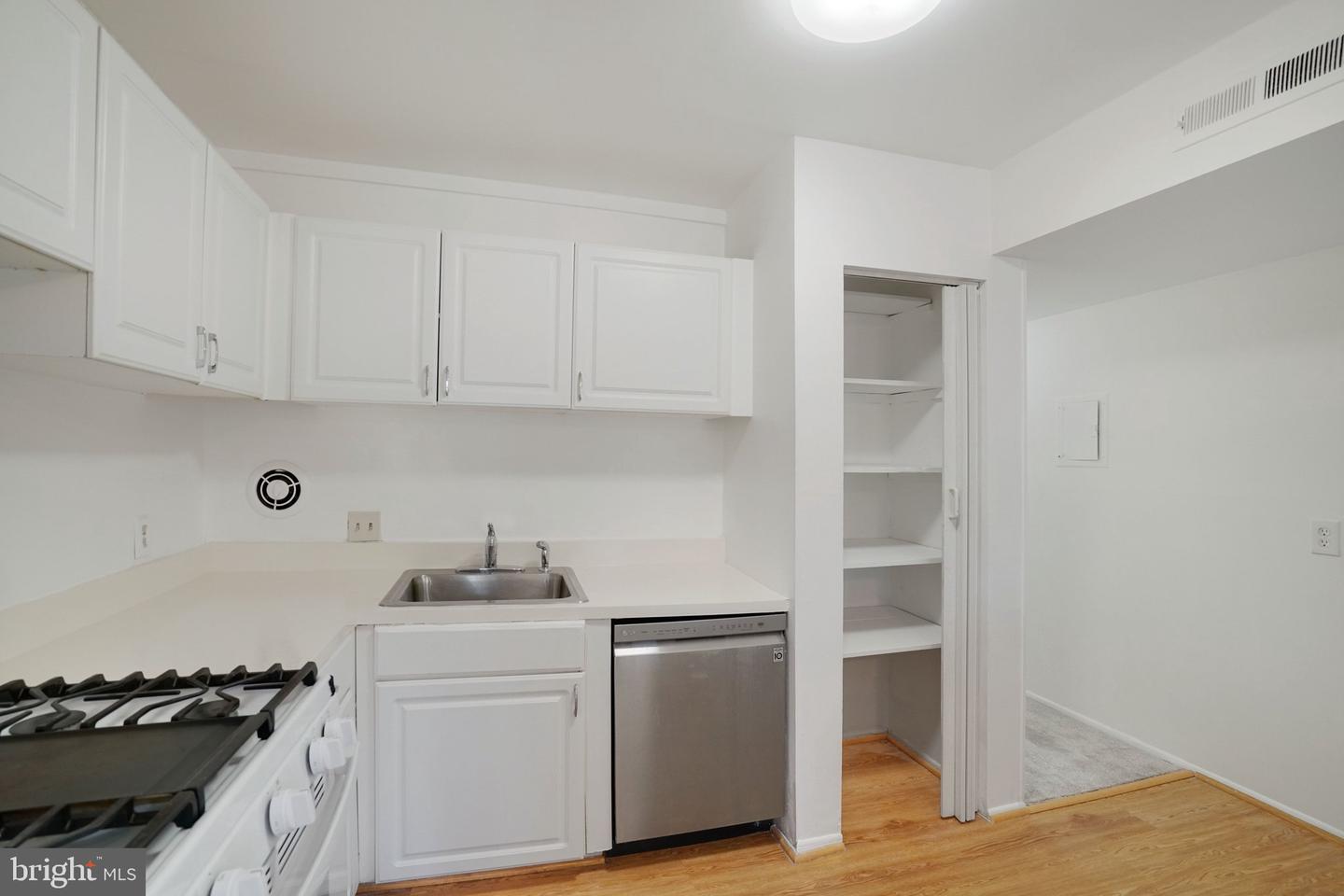 5020 7TH RD S #102, ARLINGTON, Virginia 22204, 2 Bedrooms Bedrooms, ,1 BathroomBathrooms,Residential,For sale,5020 7TH RD S #102,VAAR2069002 MLS # VAAR2069002