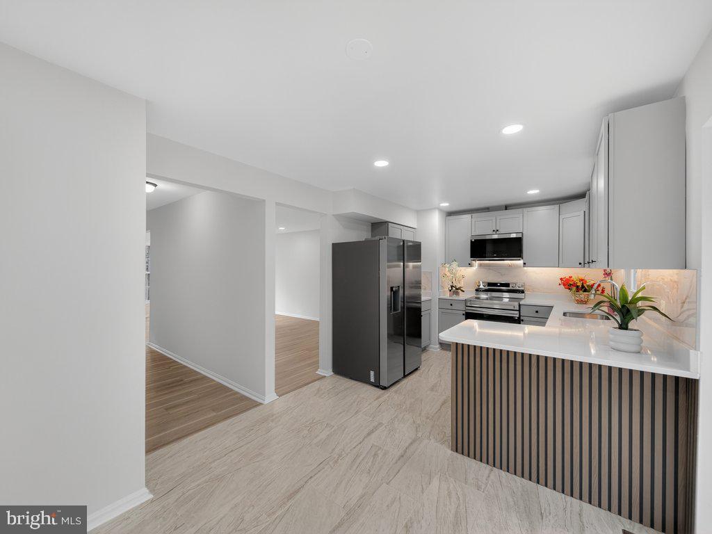 10278 COLONY PARK DR, FAIRFAX, Virginia 22032, 3 Bedrooms Bedrooms, ,3 BathroomsBathrooms,Residential,For sale,10278 COLONY PARK DR,VAFX2291472 MLS # VAFX2291472