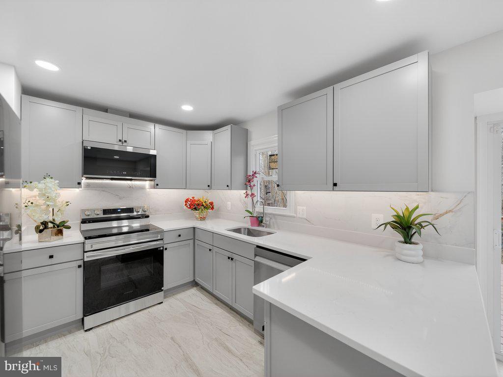 10278 COLONY PARK DR, FAIRFAX, Virginia 22032, 3 Bedrooms Bedrooms, ,3 BathroomsBathrooms,Residential,For sale,10278 COLONY PARK DR,VAFX2291472 MLS # VAFX2291472