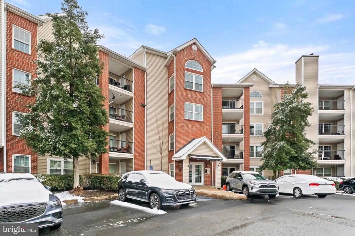 3313 WYNDHAM CIR #2210, ALEXANDRIA, Virginia 22302, 1 Bedroom Bedrooms, ,1 BathroomBathrooms,Residential,For sale,3313 WYNDHAM CIR #2210,VAAX2054264 MLS # VAAX2054264