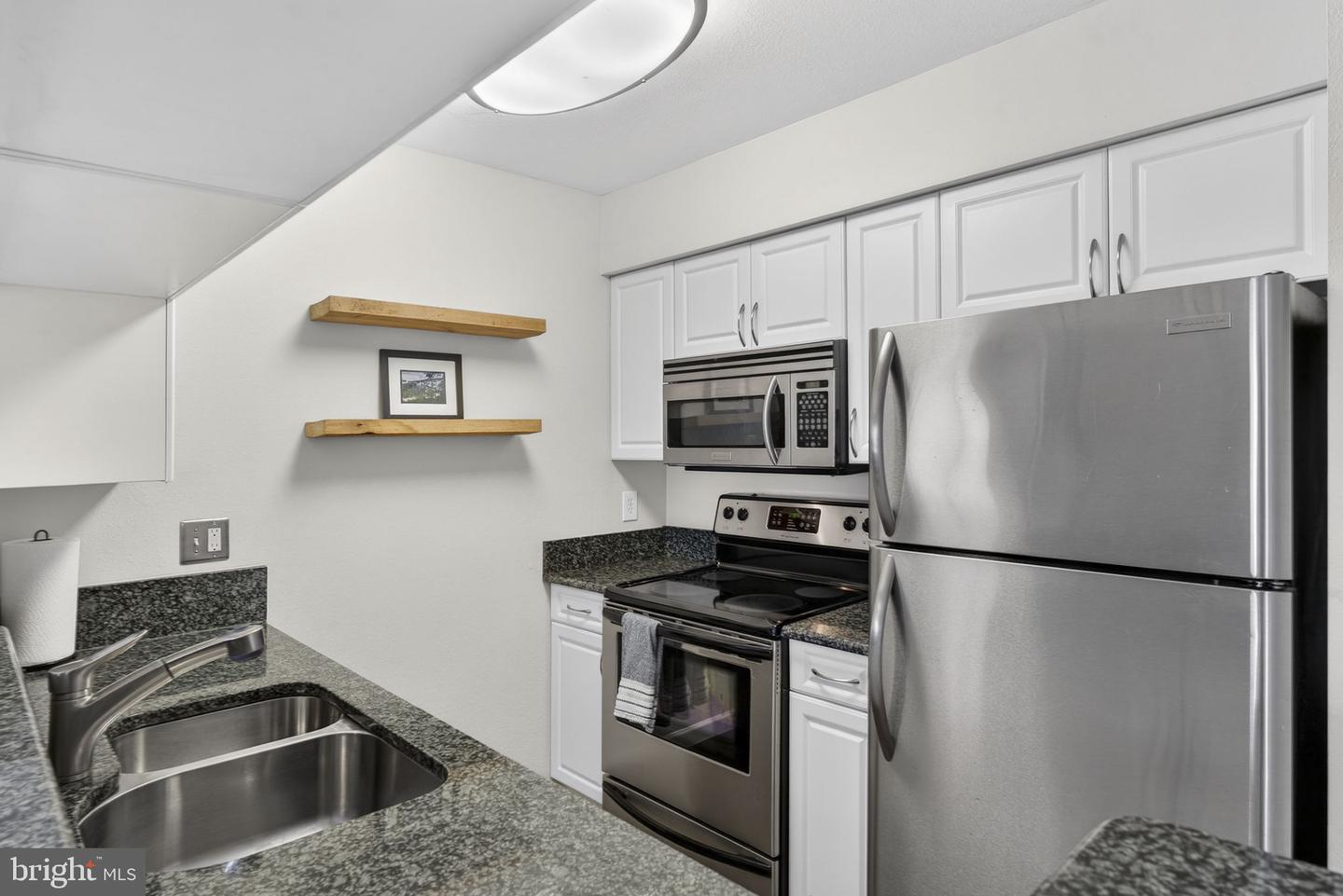 3313 WYNDHAM CIR #2210, ALEXANDRIA, Virginia 22302, 1 Bedroom Bedrooms, ,1 BathroomBathrooms,Residential,For sale,3313 WYNDHAM CIR #2210,VAAX2054264 MLS # VAAX2054264