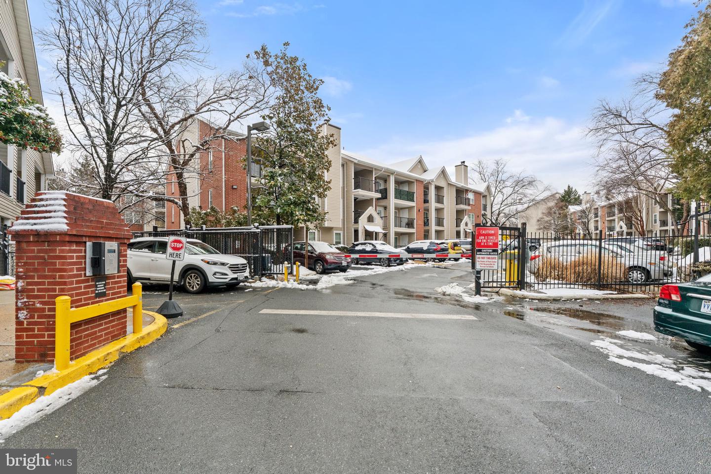 3313 WYNDHAM CIR #2210, ALEXANDRIA, Virginia 22302, 1 Bedroom Bedrooms, ,1 BathroomBathrooms,Residential,For sale,3313 WYNDHAM CIR #2210,VAAX2054264 MLS # VAAX2054264