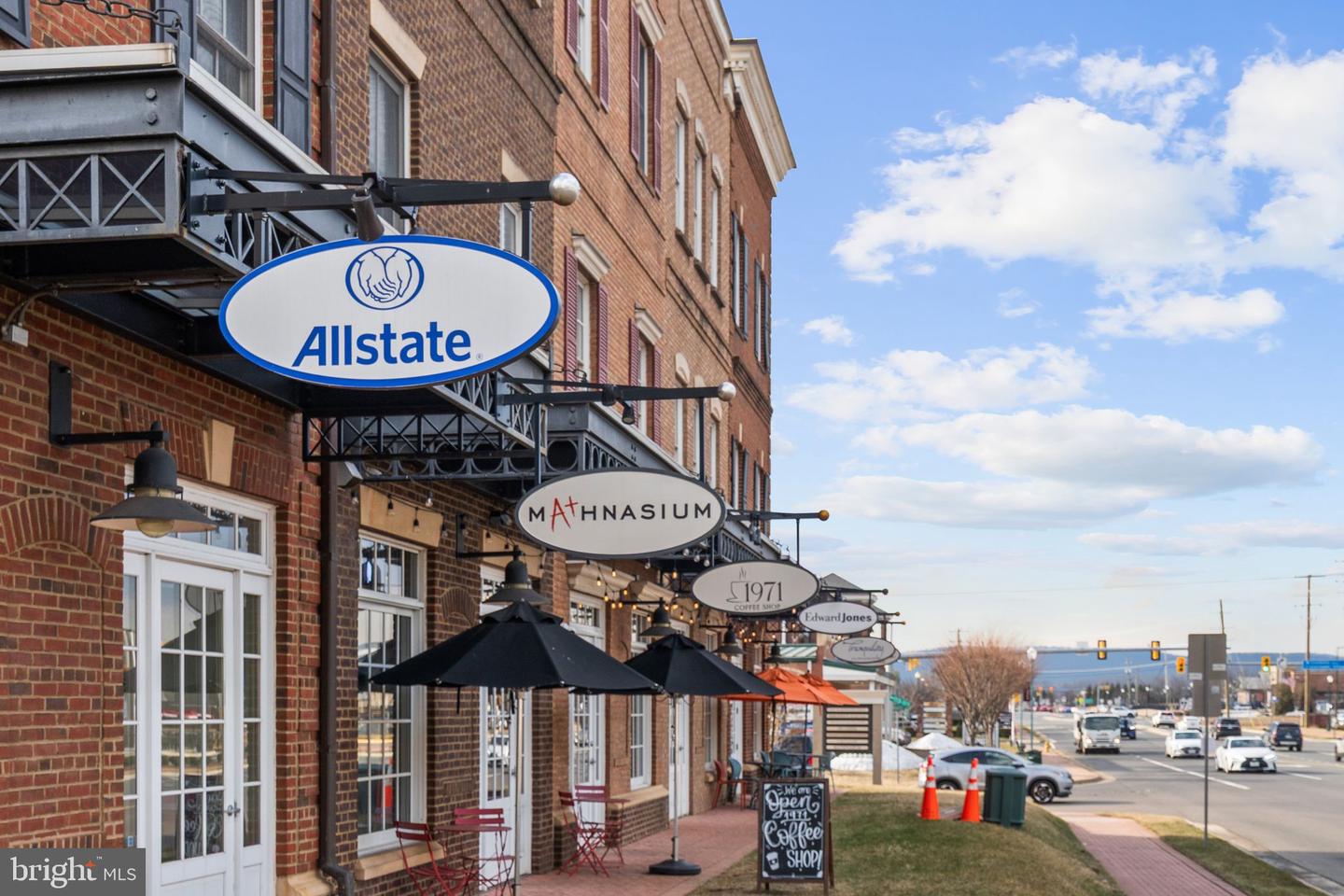 5755 HUNTON WOOD DR, BROAD RUN, Virginia 20137, 4 Bedrooms Bedrooms, ,3 BathroomsBathrooms,Residential,For sale,5755 HUNTON WOOD DR,VAFQ2020600 MLS # VAFQ2020600