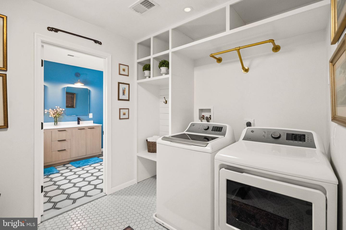 5755 HUNTON WOOD DR, BROAD RUN, Virginia 20137, 4 Bedrooms Bedrooms, ,3 BathroomsBathrooms,Residential,For sale,5755 HUNTON WOOD DR,VAFQ2020600 MLS # VAFQ2020600