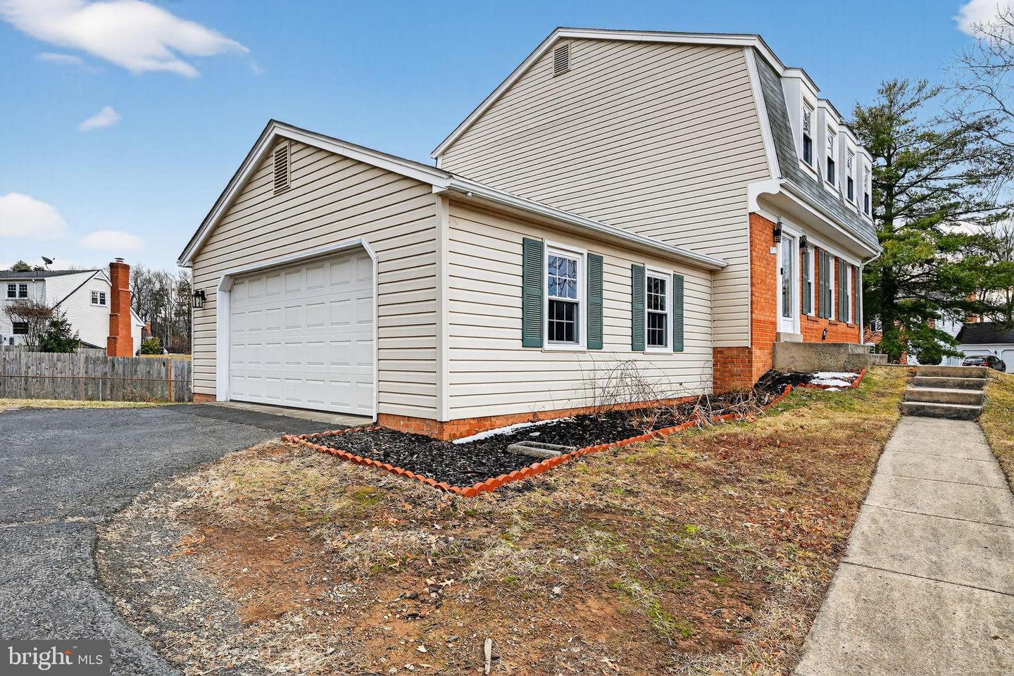 711 CAMPBELL WAY, HERNDON, Virginia 20170, 4 Bedrooms Bedrooms, 10 Rooms Rooms,3 BathroomsBathrooms,Residential,For sale,711 CAMPBELL WAY,VAFX2291668 MLS # VAFX2291668