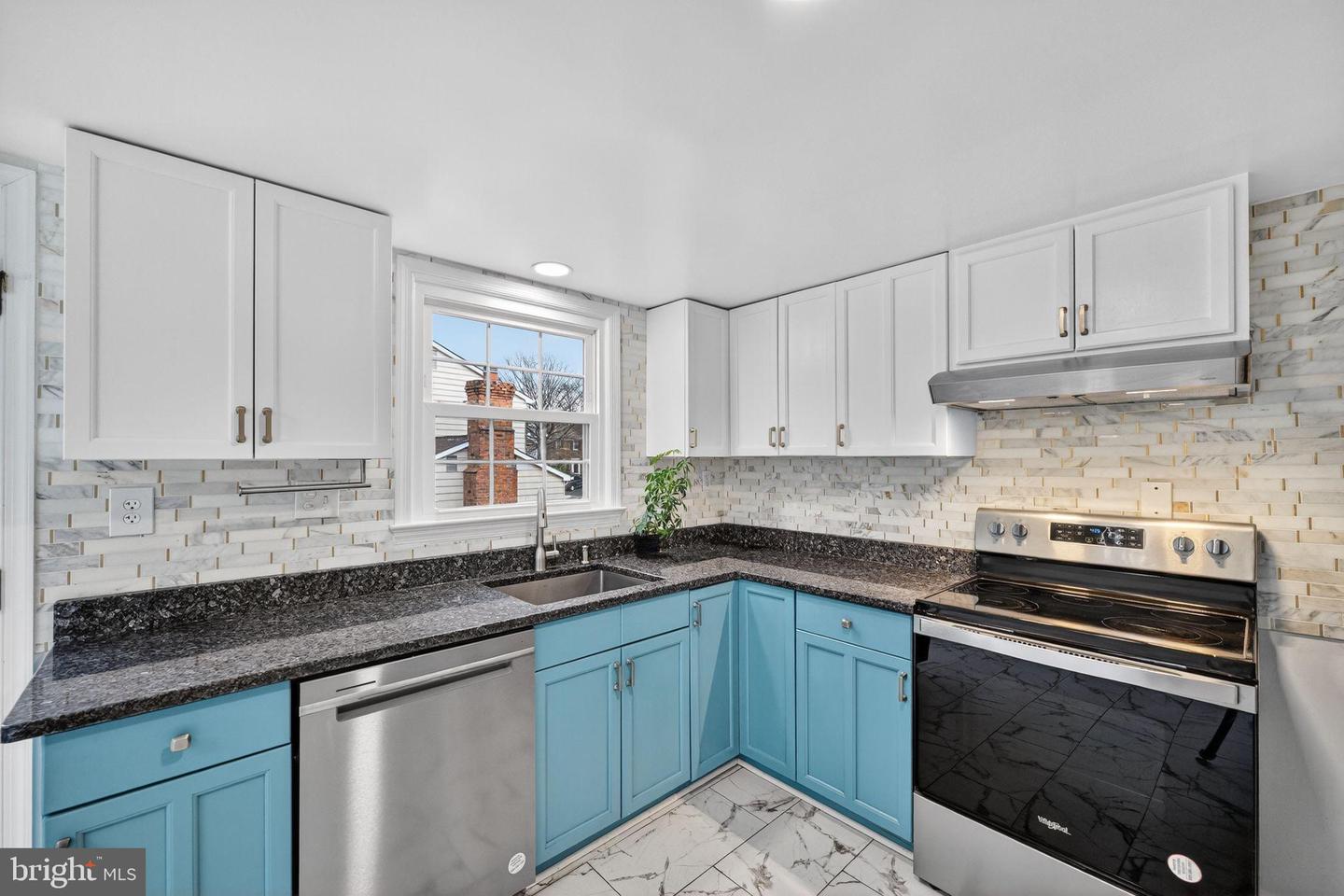 711 CAMPBELL WAY, HERNDON, Virginia 20170, 4 Bedrooms Bedrooms, 10 Rooms Rooms,3 BathroomsBathrooms,Residential,For sale,711 CAMPBELL WAY,VAFX2291668 MLS # VAFX2291668