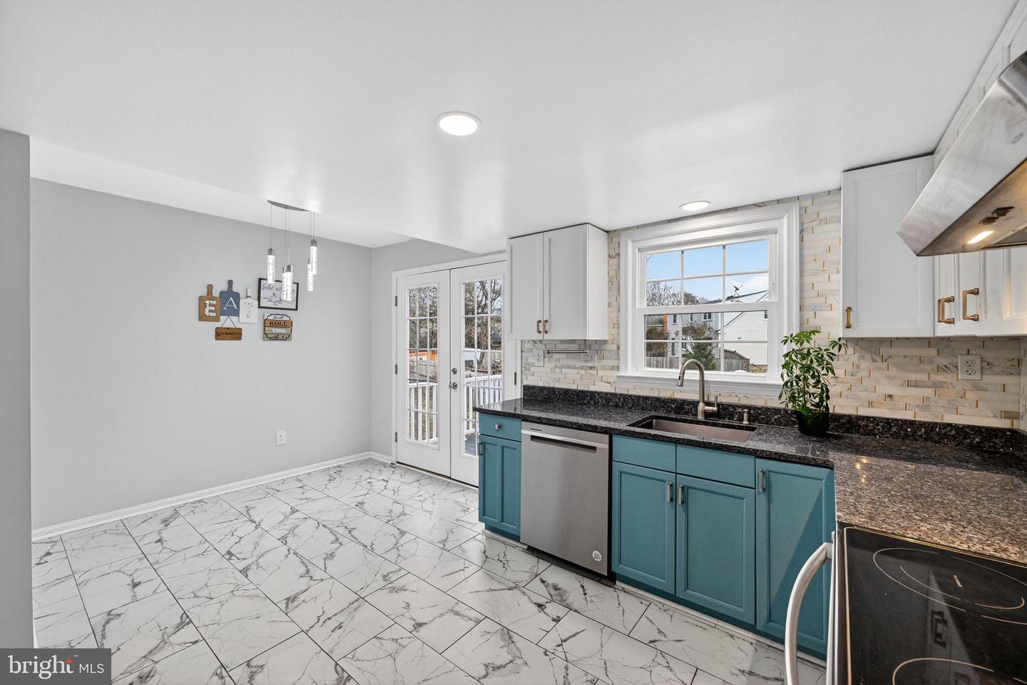 711 CAMPBELL WAY, HERNDON, Virginia 20170, 4 Bedrooms Bedrooms, 10 Rooms Rooms,3 BathroomsBathrooms,Residential,For sale,711 CAMPBELL WAY,VAFX2291668 MLS # VAFX2291668