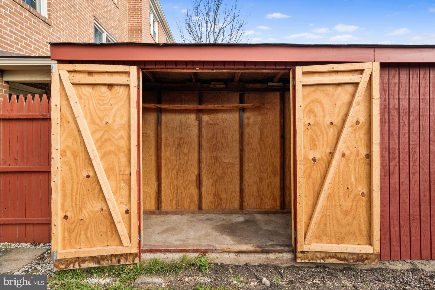 8333 GARFIELD CT, SPRINGFIELD, Virginia 22152, 4 Bedrooms Bedrooms, ,2 BathroomsBathrooms,Residential,For sale,8333 GARFIELD CT,VAFX2291700 MLS # VAFX2291700