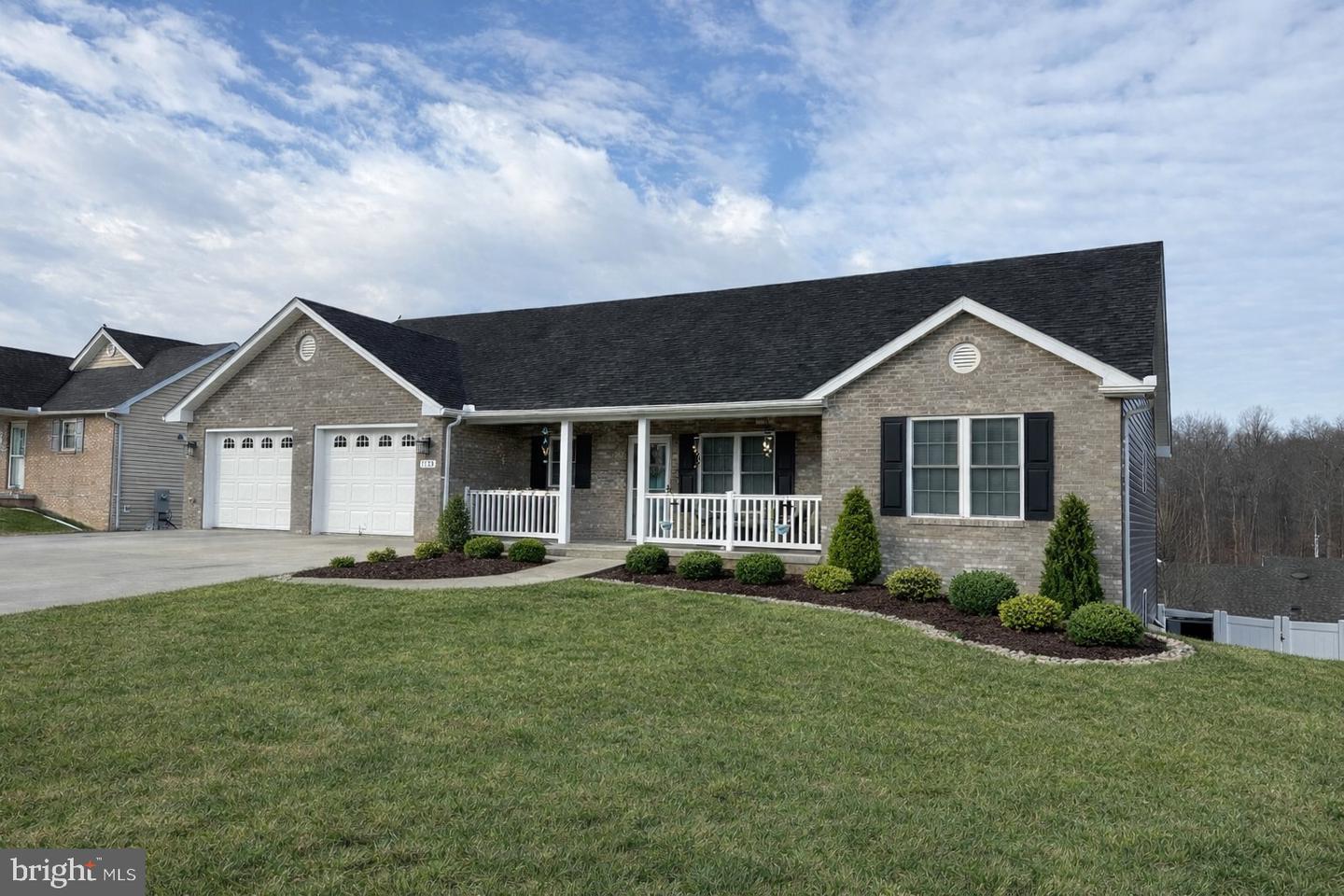 1123 EWELL ST, FRONT ROYAL, Virginia 22630, 5 Bedrooms Bedrooms, ,3 BathroomsBathrooms,Residential,For sale,1123 EWELL ST,VAWR2013454 MLS # VAWR2013454