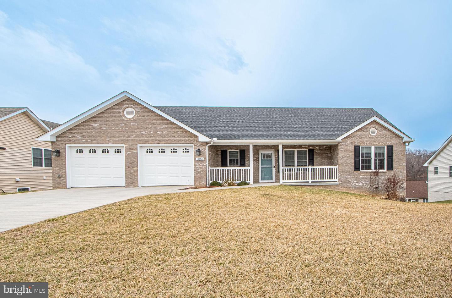 1123 EWELL ST, FRONT ROYAL, Virginia 22630, 5 Bedrooms Bedrooms, ,3 BathroomsBathrooms,Residential,For sale,1123 EWELL ST,VAWR2013454 MLS # VAWR2013454