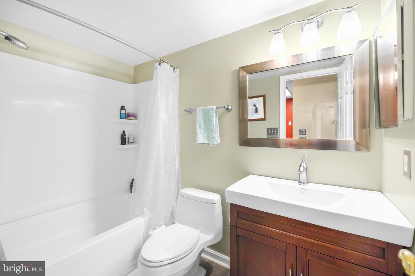 5815 ORCHARD HILL CT #5815, CLIFTON, Virginia 20124, 1 Bedroom Bedrooms, ,1 BathroomBathrooms,Residential,For sale,5815 ORCHARD HILL CT #5815,VAFX2291774 MLS # VAFX2291774