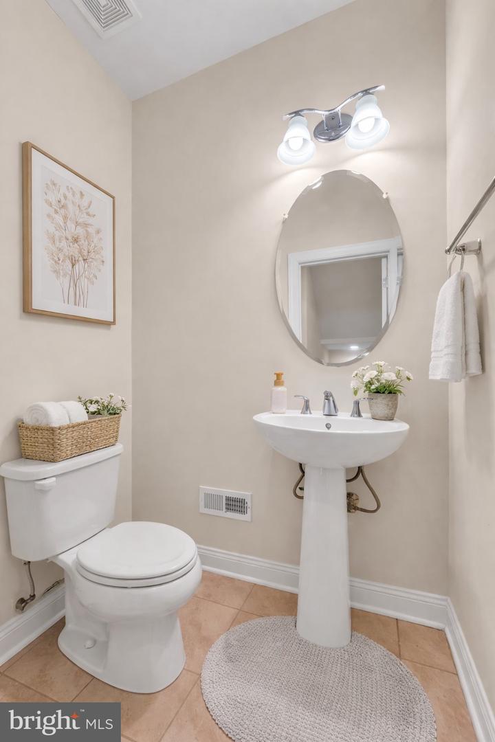 43157 CLARENDON SQ, ASHBURN, Virginia 20148, 3 Bedrooms Bedrooms, ,3 BathroomsBathrooms,Residential,For sale,43157 CLARENDON SQ,VALO2116254 MLS # VALO2116254