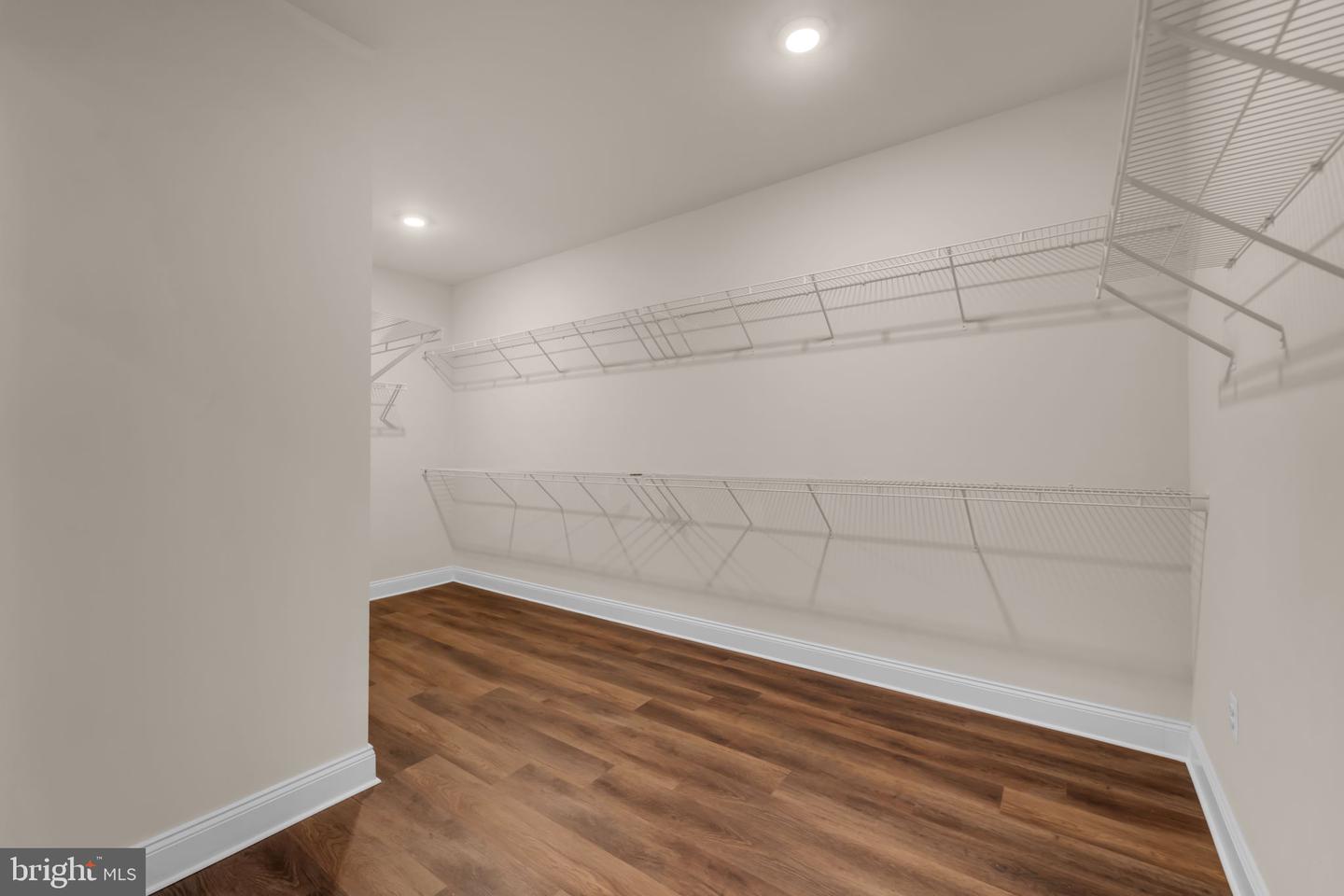 43157 CLARENDON SQ, ASHBURN, Virginia 20148, 3 Bedrooms Bedrooms, ,3 BathroomsBathrooms,Residential,For sale,43157 CLARENDON SQ,VALO2116254 MLS # VALO2116254