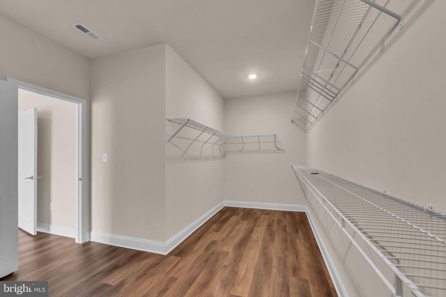 43157 CLARENDON SQ, ASHBURN, Virginia 20148, 3 Bedrooms Bedrooms, ,3 BathroomsBathrooms,Residential,For sale,43157 CLARENDON SQ,VALO2116254 MLS # VALO2116254