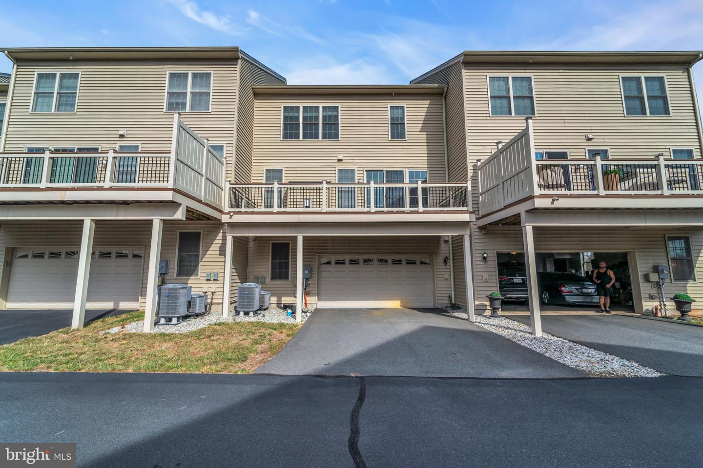 43157 CLARENDON SQ, ASHBURN, Virginia 20148, 3 Bedrooms Bedrooms, ,3 BathroomsBathrooms,Residential,For sale,43157 CLARENDON SQ,VALO2116254 MLS # VALO2116254
