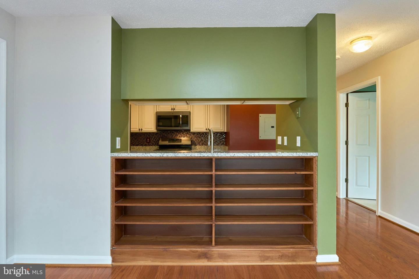 21014 TIMBER RIDGE TER #302, ASHBURN, Virginia 20147, 2 Bedrooms Bedrooms, ,2 BathroomsBathrooms,Residential,For sale,21014 TIMBER RIDGE TER #302,VALO2116304 MLS # VALO2116304